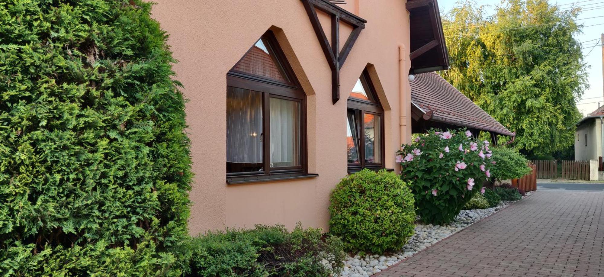 Korona Panzio Bed & Breakfast Balatonbereny Exterior photo