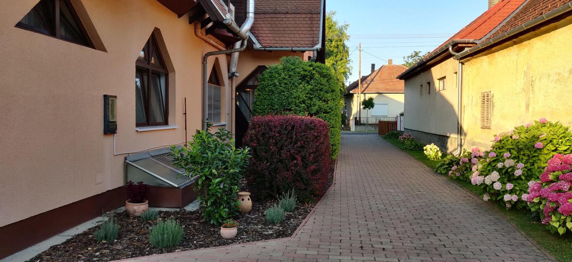 Korona Panzio Bed & Breakfast Balatonbereny Exterior photo
